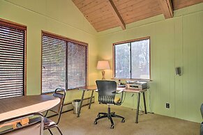 6 Mi to Yosemite National Park: Retreat w/ Deck!