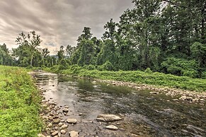 Secluded Stanardsville Cabin w/ 10 Acres & Hot Tub
