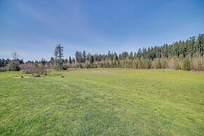 Spacious Carnation Home w/ Grill & Large Yard