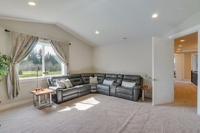 Spacious Carnation Home w/ Grill & Large Yard