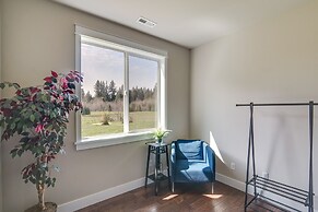 Spacious Carnation Home w/ Grill & Large Yard