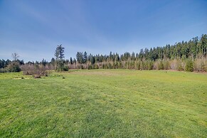 Spacious Carnation Home w/ Grill & Large Yard