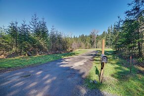 Spacious Carnation Home w/ Grill & Large Yard