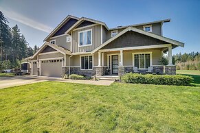 Spacious Carnation Home w/ Grill & Large Yard