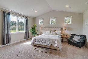 Spacious Carnation Home w/ Grill & Large Yard