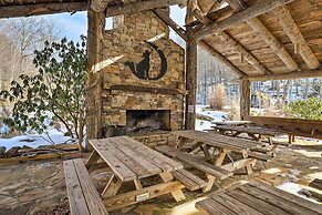 Rustic Mars Hill Cabin: 20 Miles to Asheville!
