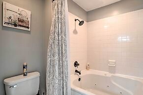 Family-friendly Condo ~ 3 Mi to Branson Landing