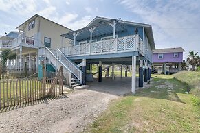 Walk to Gulf: Surfside Beach Home w/ Deck