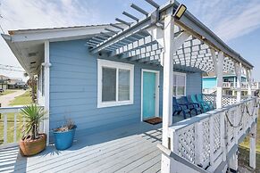 Walk to Gulf: Surfside Beach Home w/ Deck