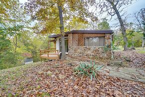Table Rock Lake Cabin w/ Deck & Bar!