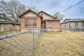 Texarkana Pet-friendly Pad w/ Fenced Backyard