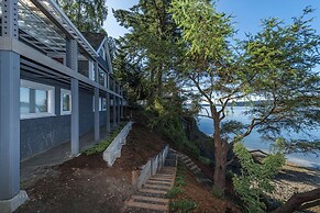 'the Nest' Gorgeous Waterfront La Conner Getaway!