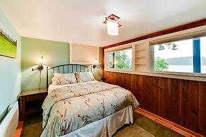 'the Nest' Gorgeous Waterfront La Conner Getaway!