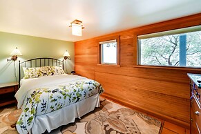 'the Nest' Gorgeous Waterfront La Conner Getaway!