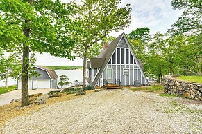 Waterfront Yard, Dock + Game Room: Linn Creek Home