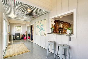 Waterfront Yard, Dock + Game Room: Linn Creek Home