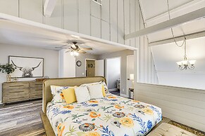 Waterfront Yard, Dock + Game Room: Linn Creek Home