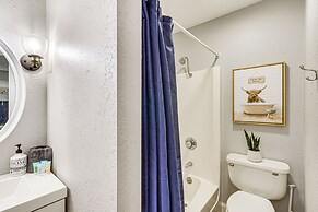 Waterfront Yard, Dock + Game Room: Linn Creek Home