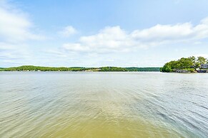 Waterfront Yard, Dock + Game Room: Linn Creek Home