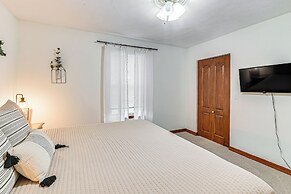 Williamstown Gem w/ Private Pool & Hot Tub!