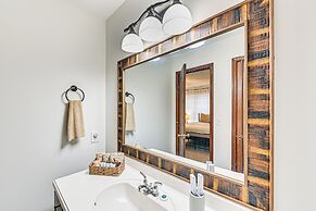 Williamstown Gem w/ Private Pool & Hot Tub!