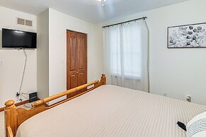 Williamstown Gem w/ Private Pool & Hot Tub!