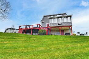 Williamstown Gem w/ Private Pool & Hot Tub!