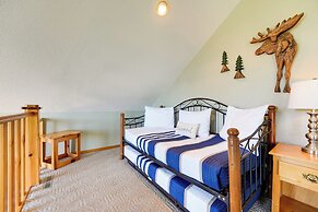 Relaxing Lakeview Retreat in Reeds Spring w/ Deck