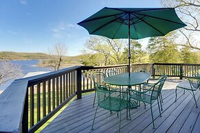 Relaxing Lakeview Retreat in Reeds Spring w/ Deck