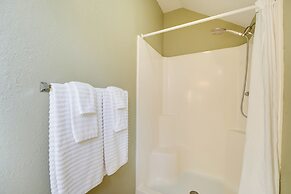 Relaxing Lakeview Retreat in Reeds Spring w/ Deck