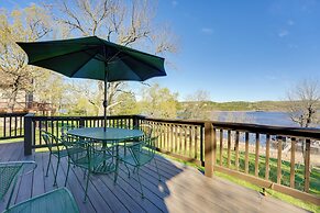 Relaxing Lakeview Retreat in Reeds Spring w/ Deck