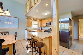 Relaxing Lakeview Retreat in Reeds Spring w/ Deck