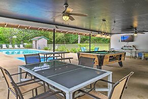 Relaxing Lakeview Retreat in Reeds Spring w/ Deck