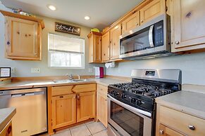 Relaxing Lakeview Retreat in Reeds Spring w/ Deck