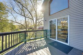 Relaxing Lakeview Retreat in Reeds Spring w/ Deck