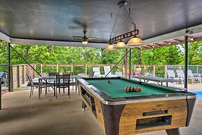 Relaxing Lakeview Retreat in Reeds Spring w/ Deck