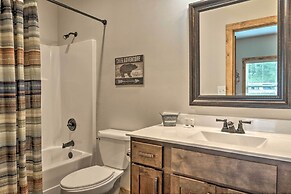 Branson West Cabin w/ Pool Access & Golfing