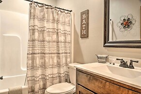 Branson West Cabin w/ Pool Access & Golfing