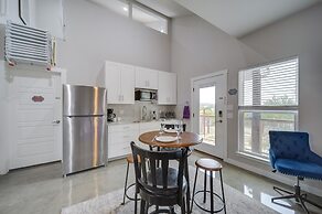 Stunning Texas Studio < 1 Mi to Canyon Lake!