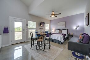 Stunning Texas Studio < 1 Mi to Canyon Lake!