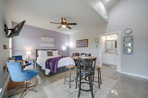 Stunning Texas Studio < 1 Mi to Canyon Lake!