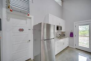 Stunning Texas Studio < 1 Mi to Canyon Lake!