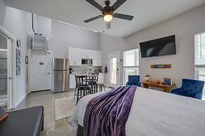 Stunning Texas Studio < 1 Mi to Canyon Lake!