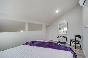 Stunning Texas Studio < 1 Mi to Canyon Lake!