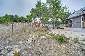 Stunning Texas Studio < 1 Mi to Canyon Lake!