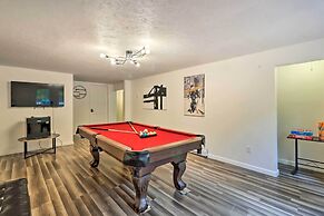 12 Mi to Camelback Ski Resort: Home w/ Decks!