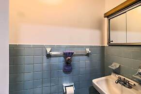 12 Mi to Camelback Ski Resort: Home w/ Decks!