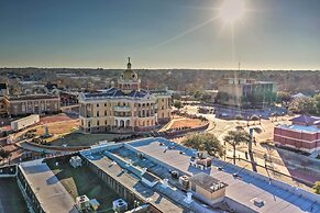 Updated Apartment in Historic Dtwn Marshall!