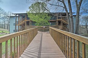 Condo w/ Pool Access - 2 Mi to Silver Dollar City!