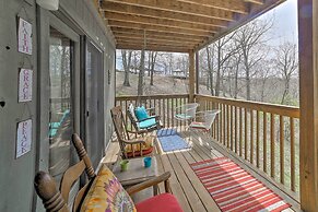 Condo w/ Pool Access - 2 Mi to Silver Dollar City!